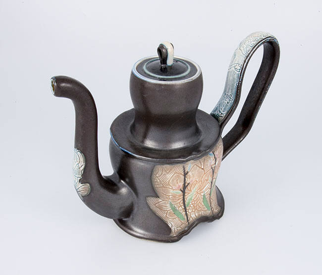 BLACK LONG SPOUT AND HANDLE TEA POT