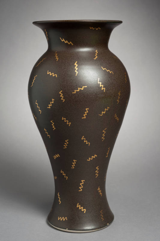 BLACK VASE I