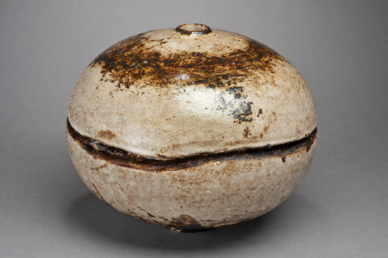 ROUND VASE